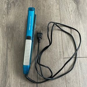 Conair flat iron.